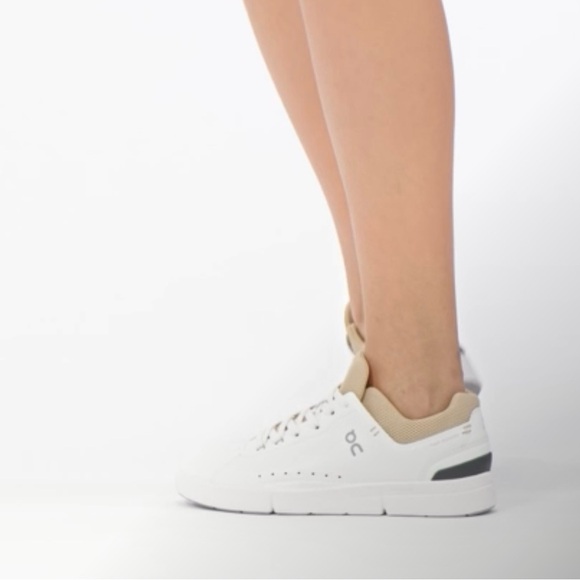 Great condition! On THE ROGER Advantage Sneakers. - Picture 14 of 14